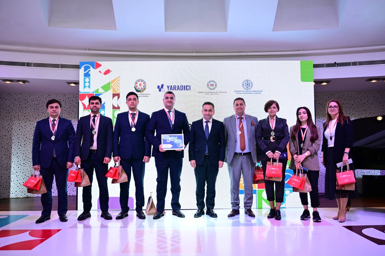 "Səhnə arxası-2  Yaradıcı düşün, biliklə yön ver" adlı intellektual oyunlardan ibarət tədbir təşkil olunub.